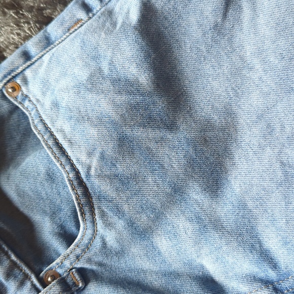 Everlane Original Cheeky Jean in Stone-washed Sky - Picture 8 of 16